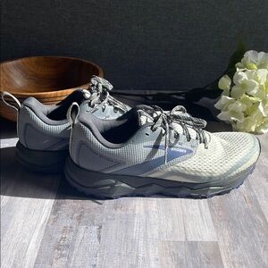 Brooks Divide 2 Women's Athletic Shoes - Gray and Blue